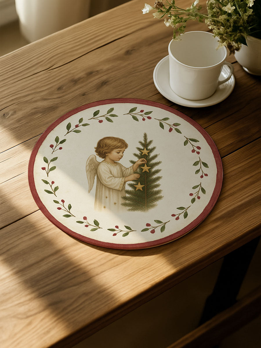 Mantel redondo navideño con ángel - detalle bayas en el diseño
