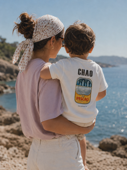 camiseta de bebé de color blanca con diseño chao pescao