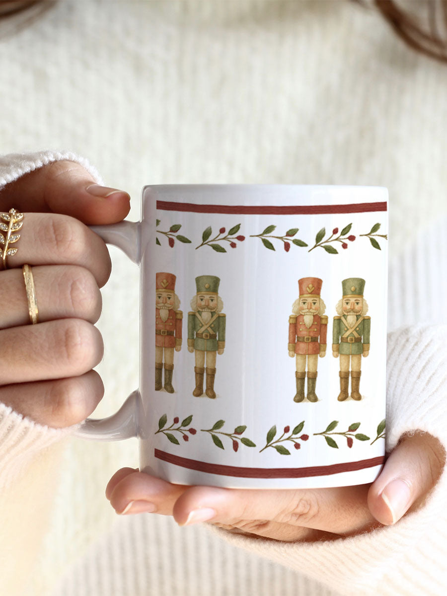 Taza de loza navideña con diseño de cascanueces - cerámica esmaltada